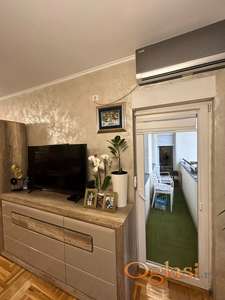 Prodaje se stan na Novoj Detelinari, Tri spavaće sobe, Namešten, Uknjižen